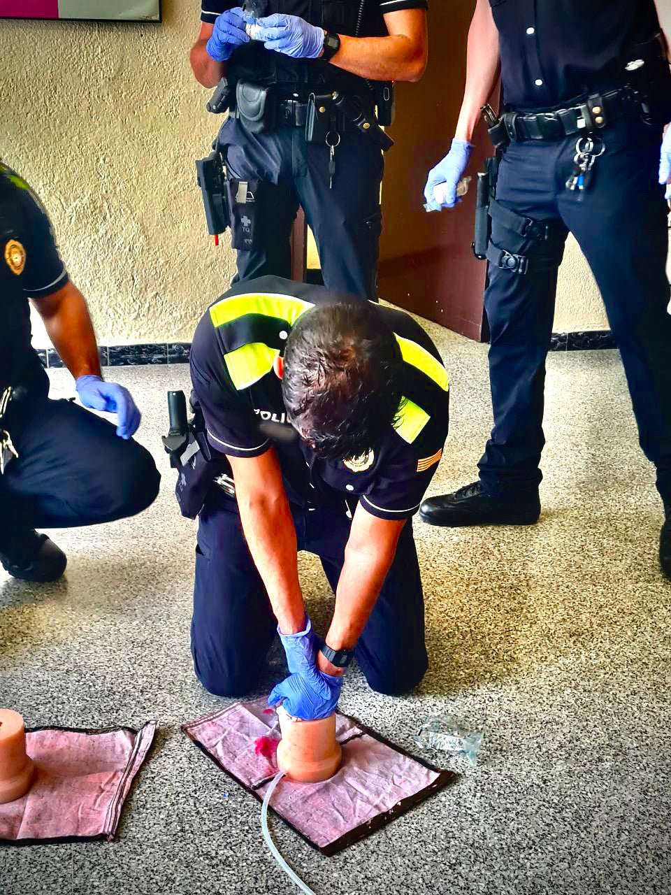 Alta presión durante la colocación de la gasa hemostatica curso ASPIT SPA