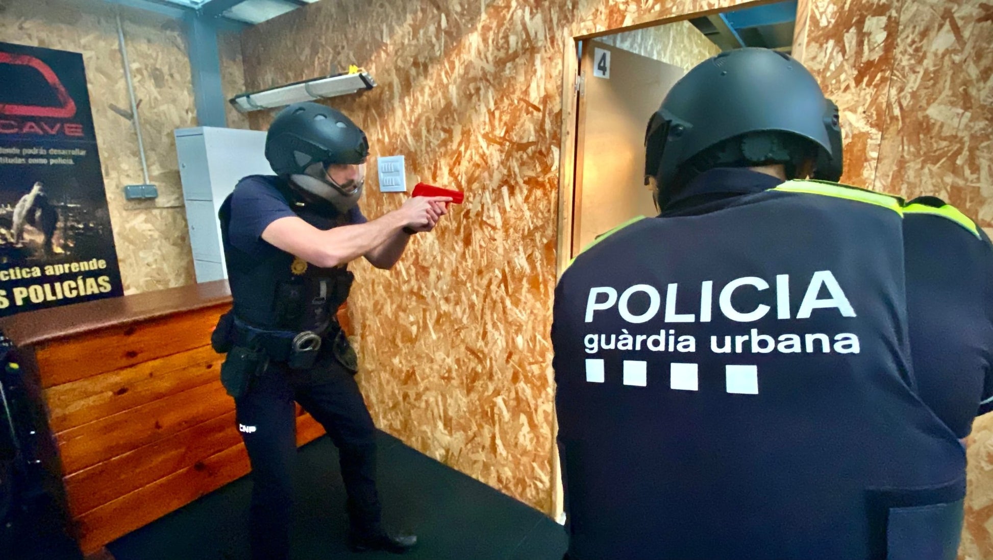 trabajo en binomio RCONF entrada a puerta