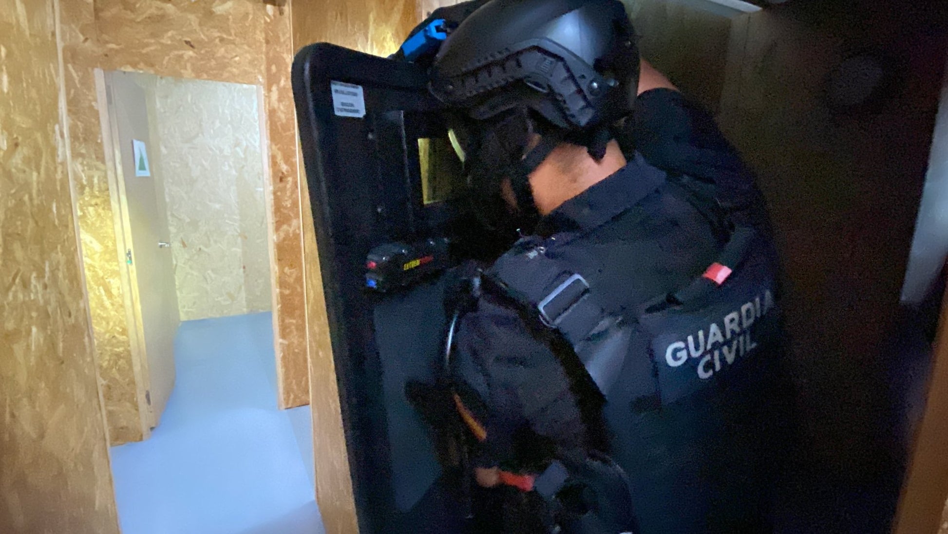 técnicas de registro con escudo balistico curso TOES