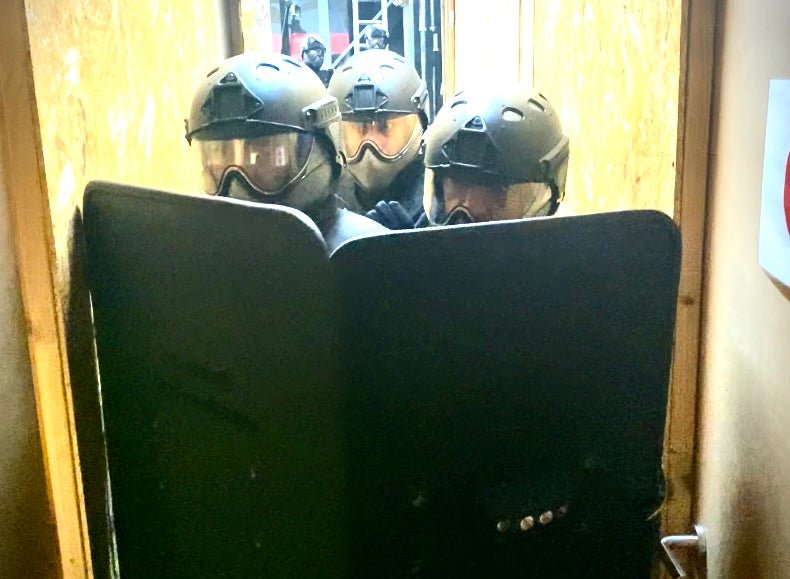 tecnica de REGISTROS con escudos balísticos curso TOES